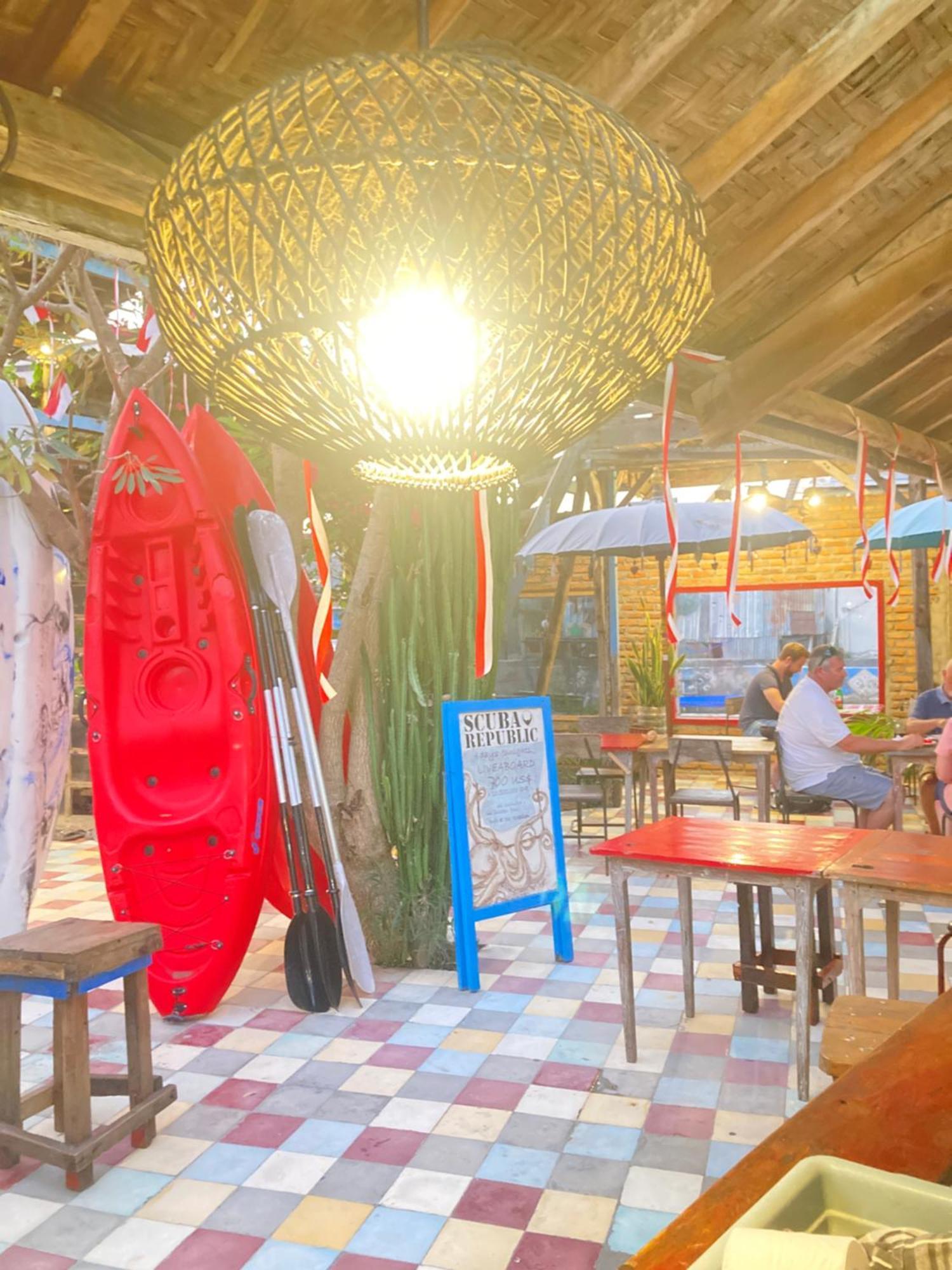 La Boheme Bajo Hostel Labuan Bajo Exterior photo