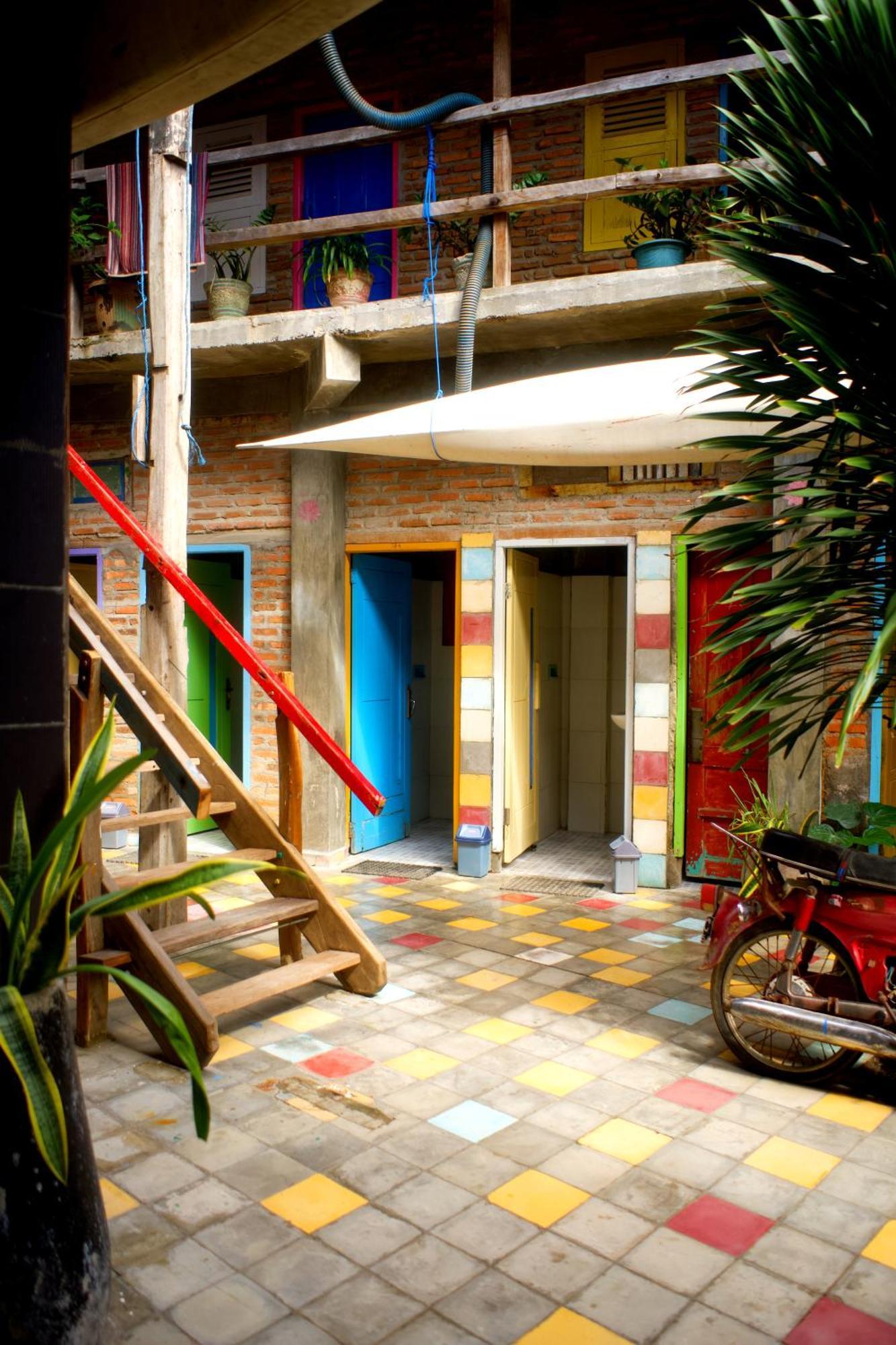La Boheme Bajo Hostel Labuan Bajo Exterior photo