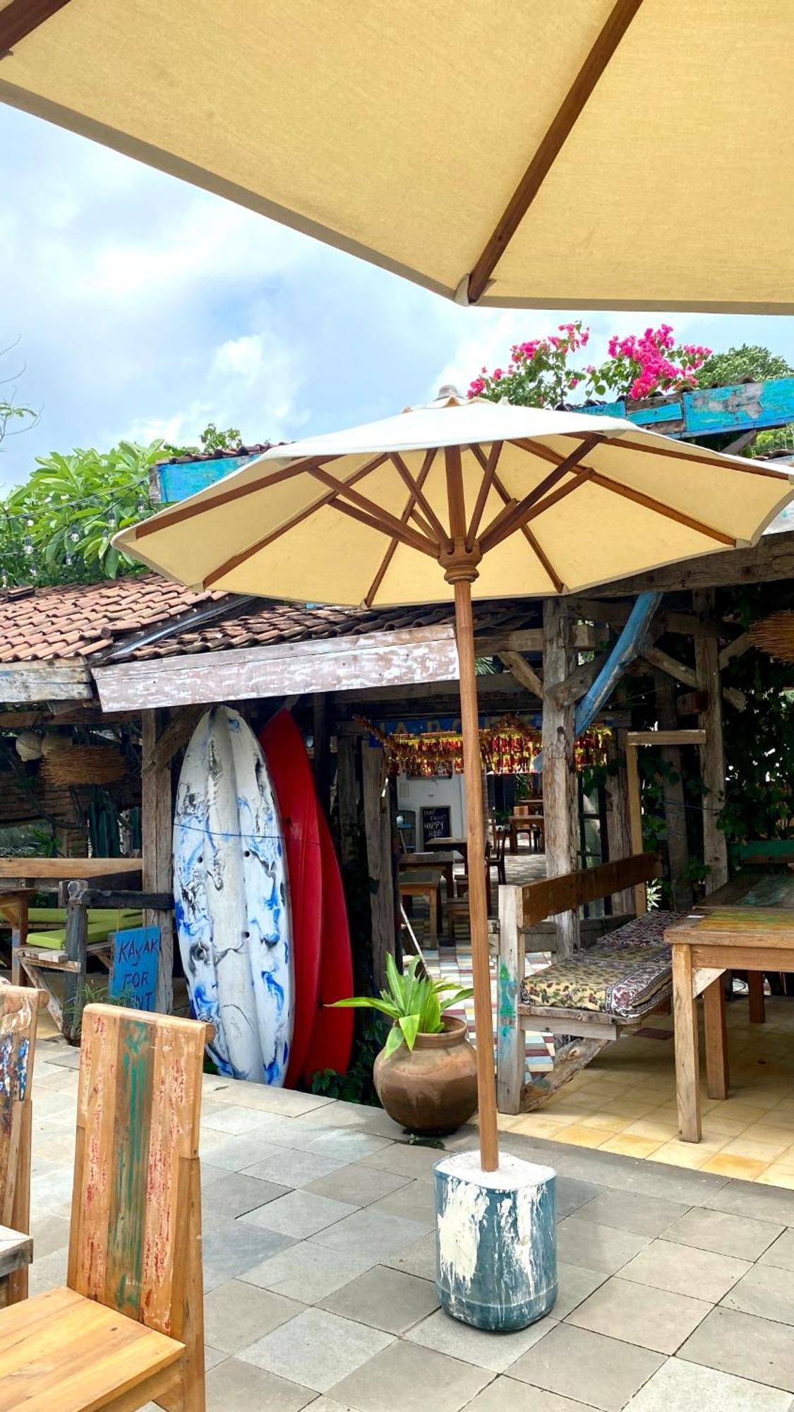 La Boheme Bajo Hostel Labuan Bajo Exterior photo