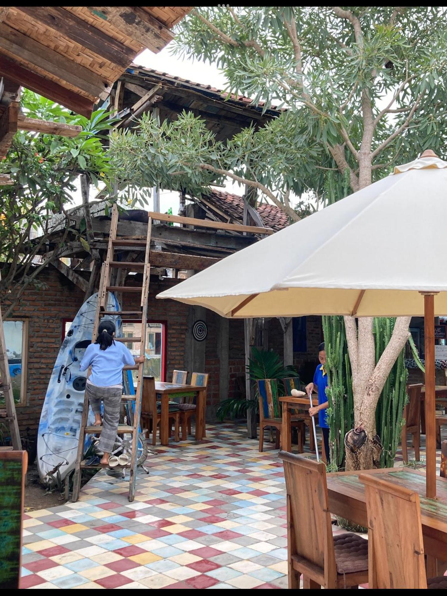 La Boheme Bajo Hostel Labuan Bajo Exterior photo