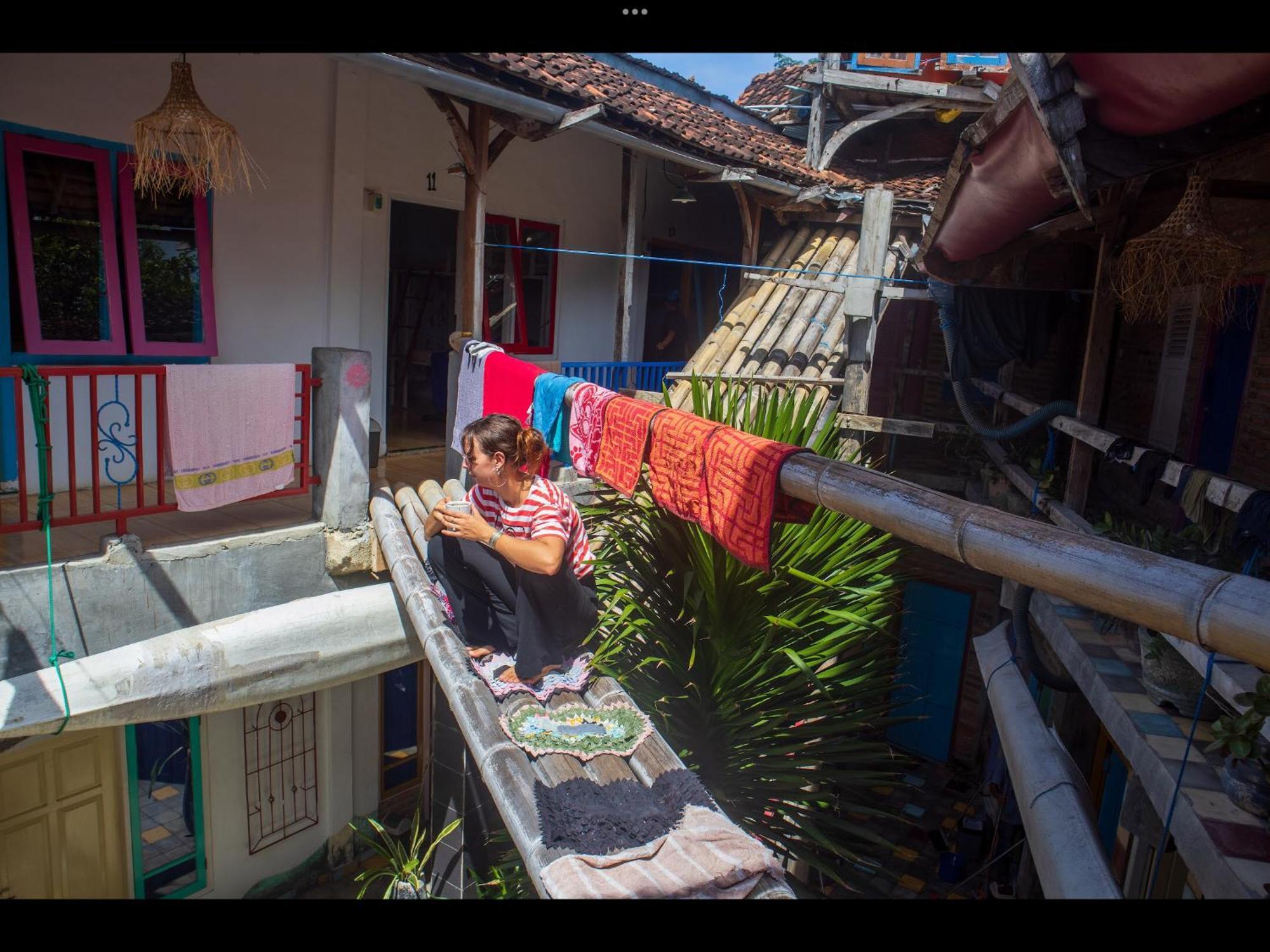 La Boheme Bajo Hostel Labuan Bajo Exterior photo